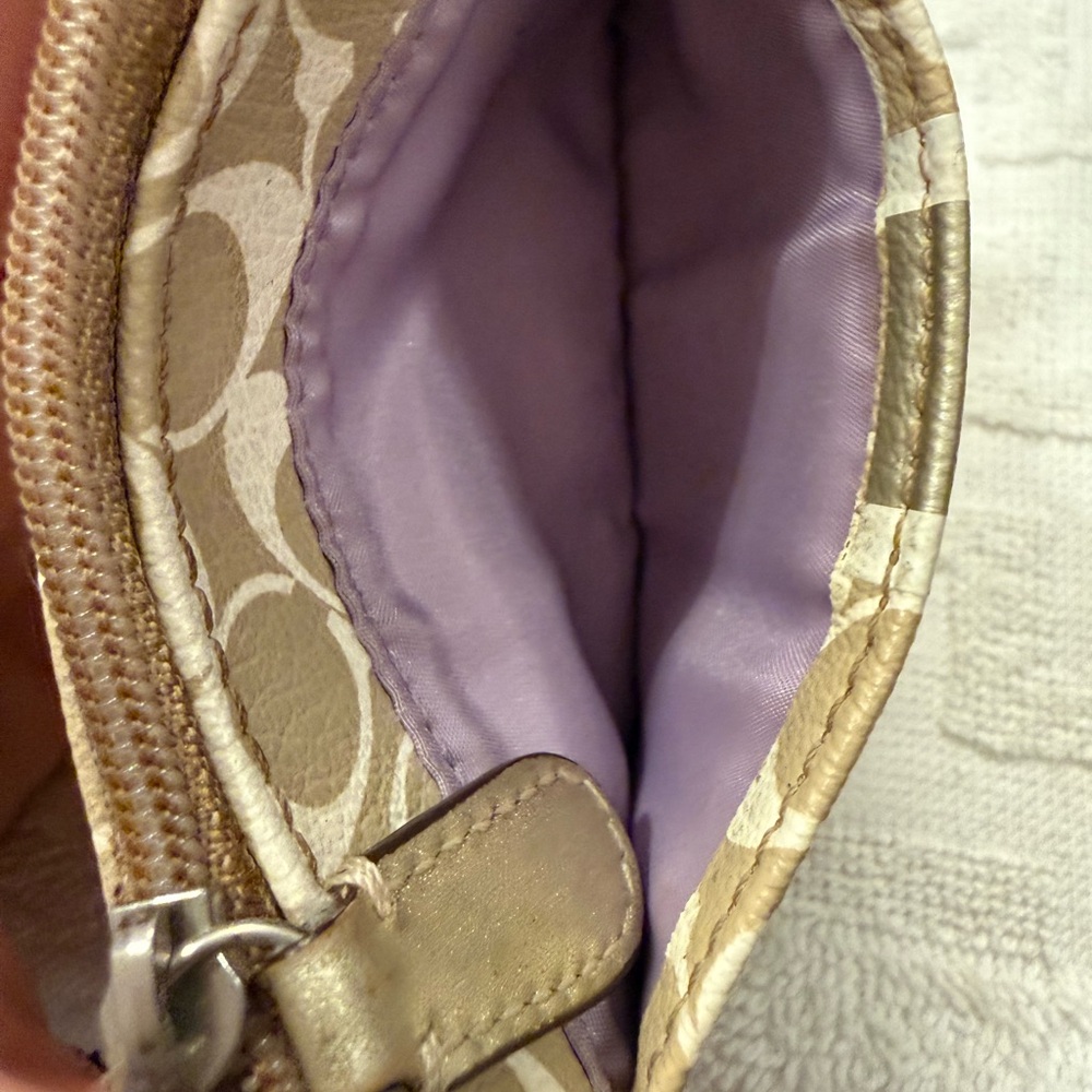 Vintage Coach Gold and Cream Keychain Pouch, Wristlet, Coin Purse, Card Holder - Picture 4 of 7